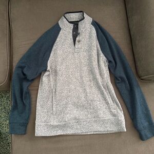 Sonoma Men's Heather Gray and Navy Sweater. Size medium